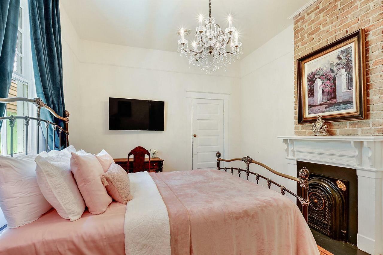 Elegant Renovated House With Relaxing Courtyard Villa New Orleans Bagian luar foto