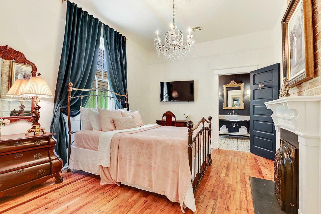 Elegant Renovated House With Relaxing Courtyard Villa New Orleans Bagian luar foto